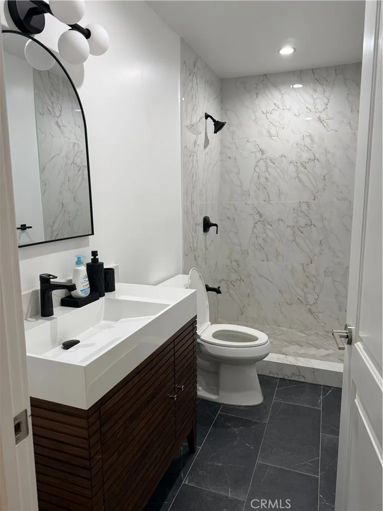 7923 Bellaire North Hollywood, CA 91605