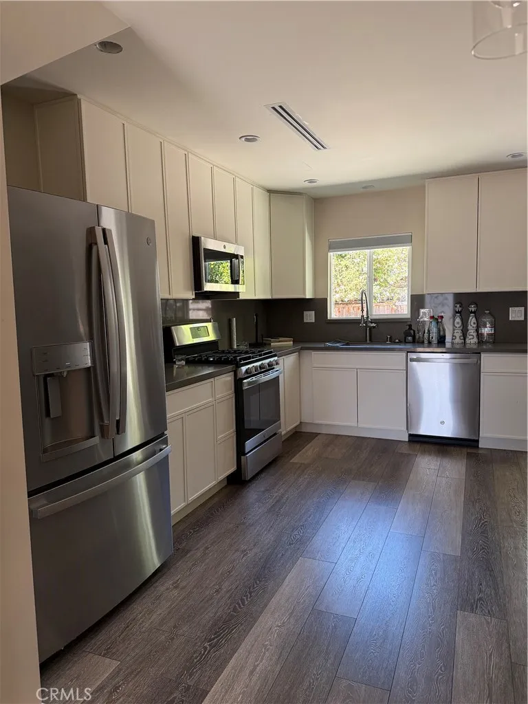 7923 Bellaire North Hollywood, CA 91605