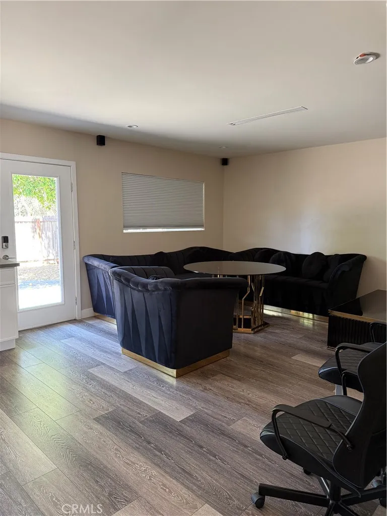 7923 Bellaire North Hollywood, CA 91605