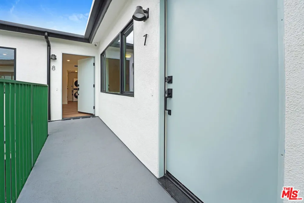 16185 W Sunset Blvd #7 Pacific Palisades, CA 90272