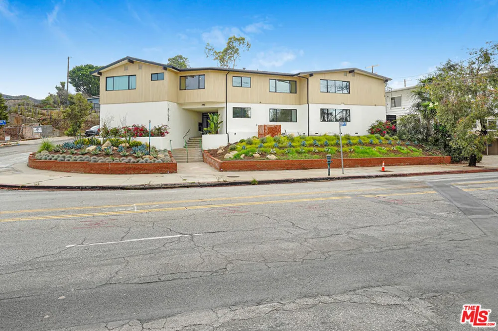 16185 W Sunset Blvd #7 Pacific Palisades, CA 90272