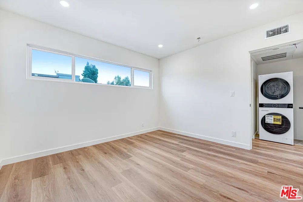 16185 W Sunset Blvd #6 Pacific Palisades, CA 90272