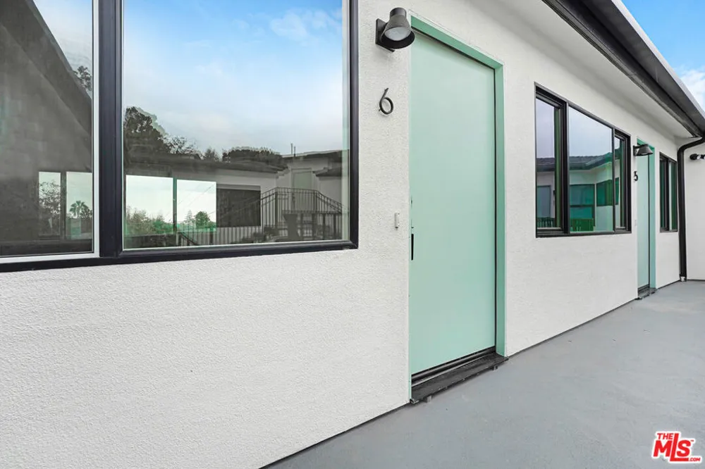 16185 W Sunset Blvd #6 Pacific Palisades, CA 90272