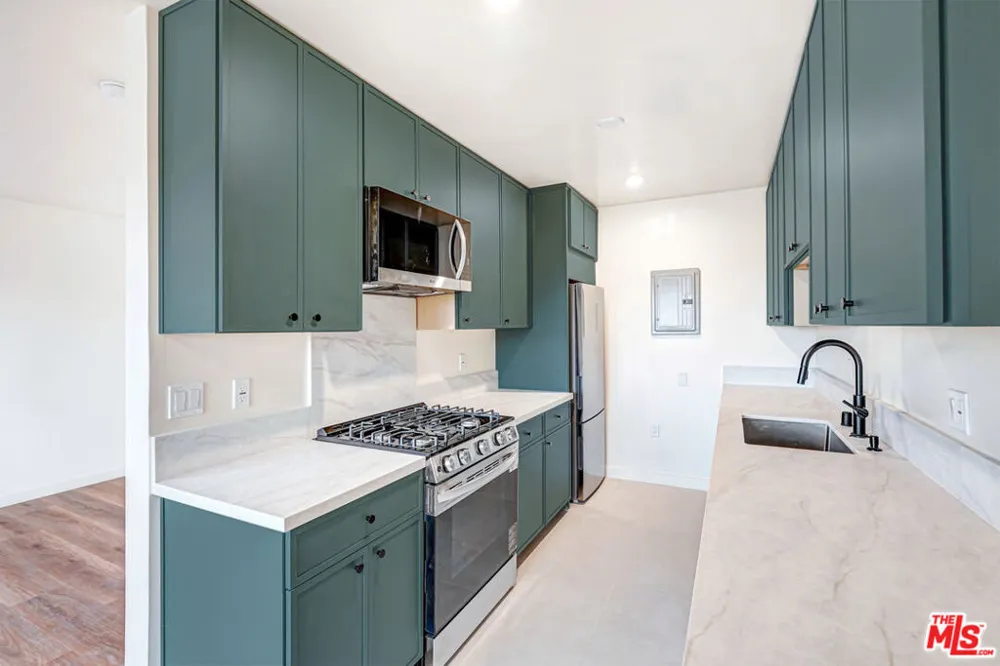 16185 W Sunset Blvd #6 Pacific Palisades, CA 90272
