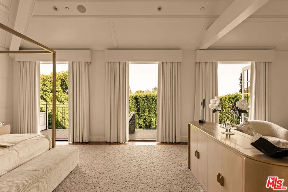 1232 Corsica Drive Pacific Palisades, CA 90272