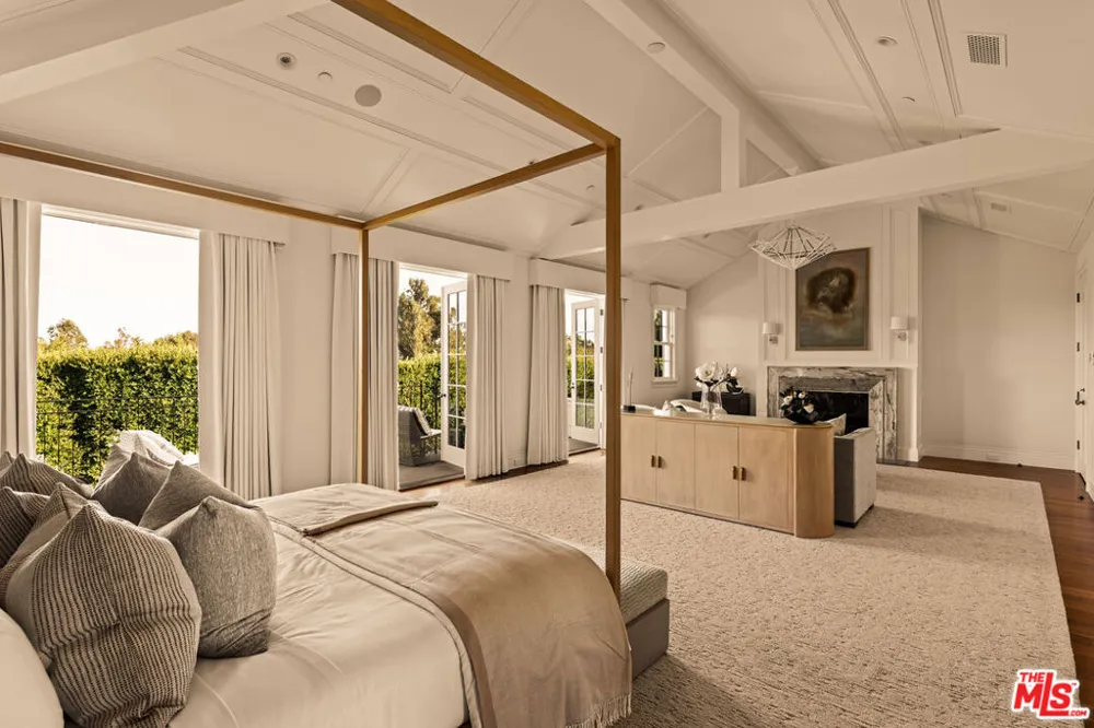 1232 Corsica Drive Pacific Palisades, CA 90272