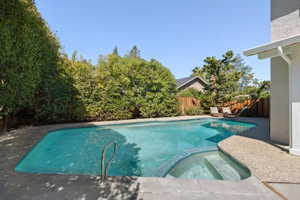 1238 Woodview Terrace Los Altos, CA 94024
