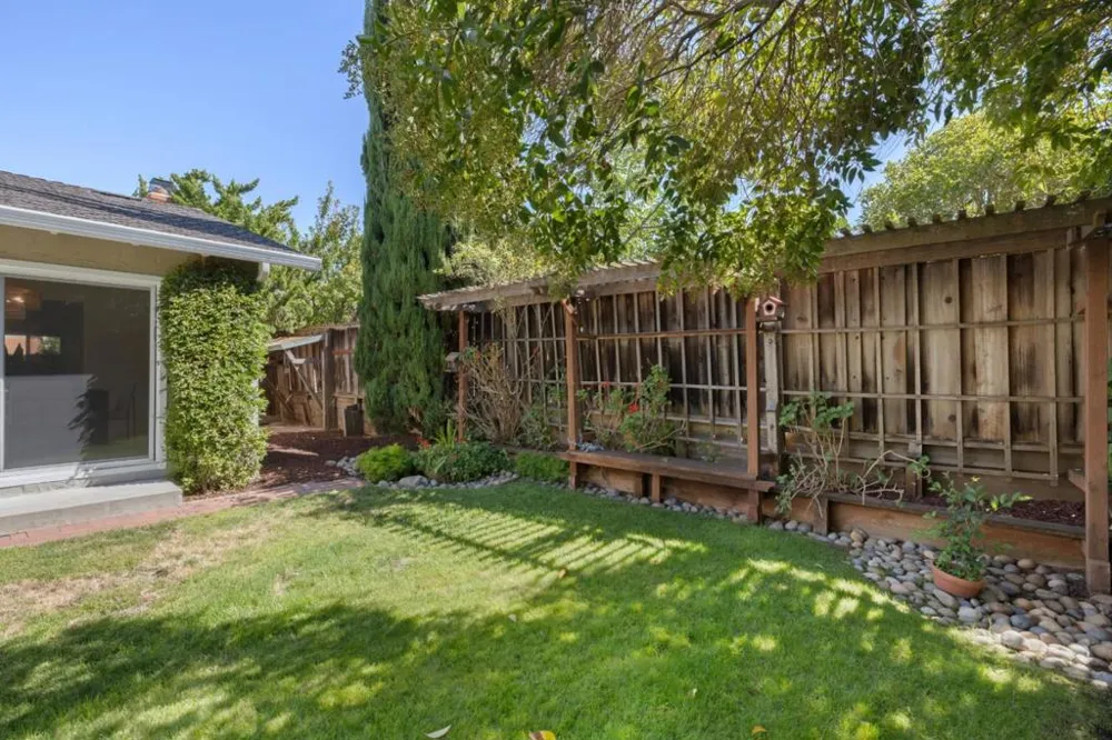 1238 Woodview Terrace Los Altos, CA 94024