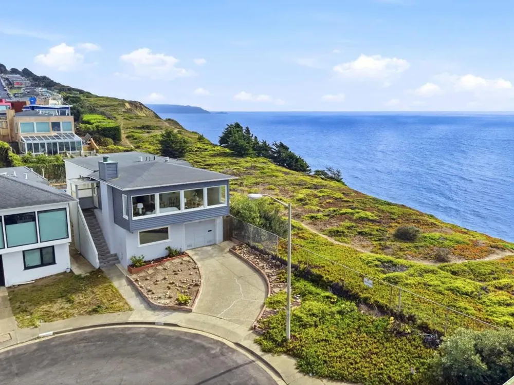 60 Roslyn Court Daly City, CA 94015