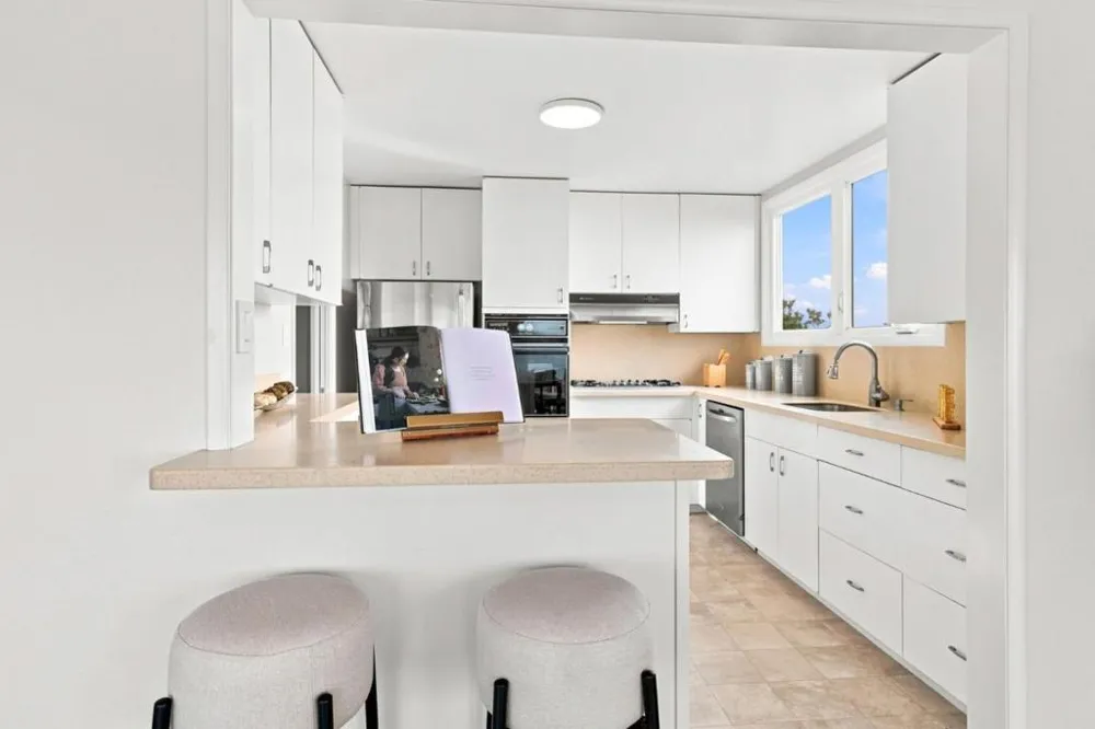 60 Roslyn Court Daly City, CA 94015