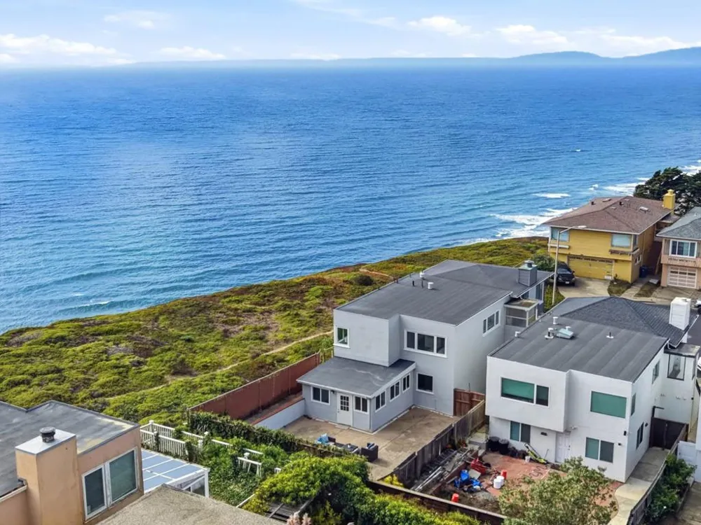 60 Roslyn Court Daly City, CA 94015