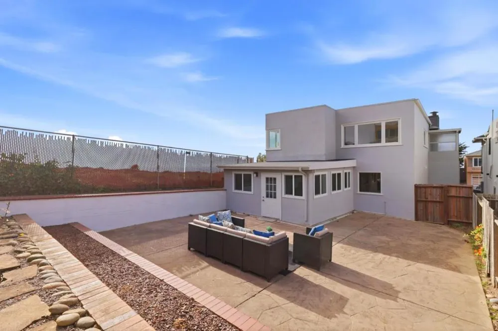 60 Roslyn Court Daly City, CA 94015