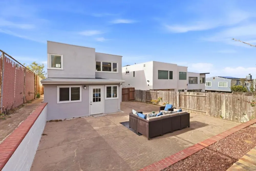 60 Roslyn Court Daly City, CA 94015