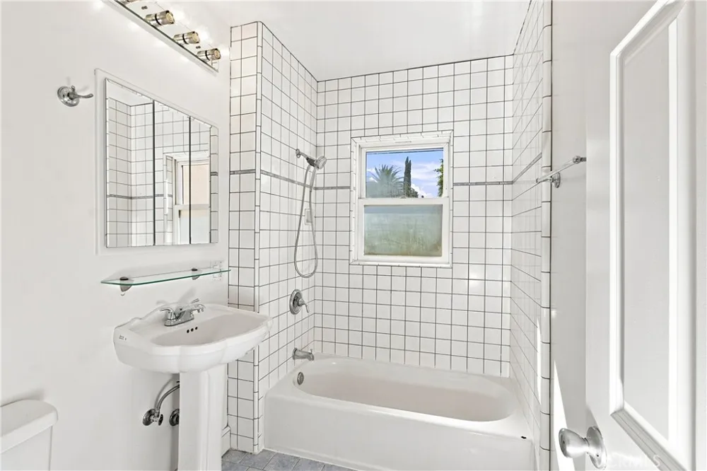 2207 Lamer Street Burbank, CA 91504
