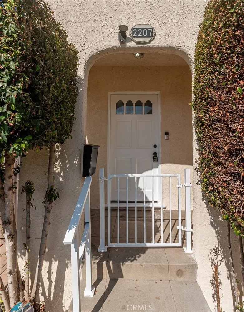 2207 Lamer Street Burbank, CA 91504