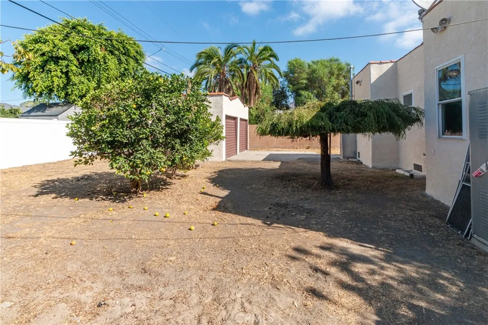 2207 Lamer Street Burbank, CA 91504