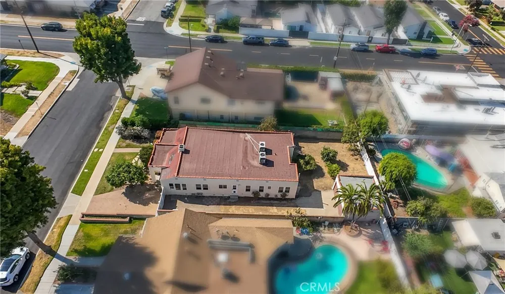 2207 Lamer Street Burbank, CA 91504