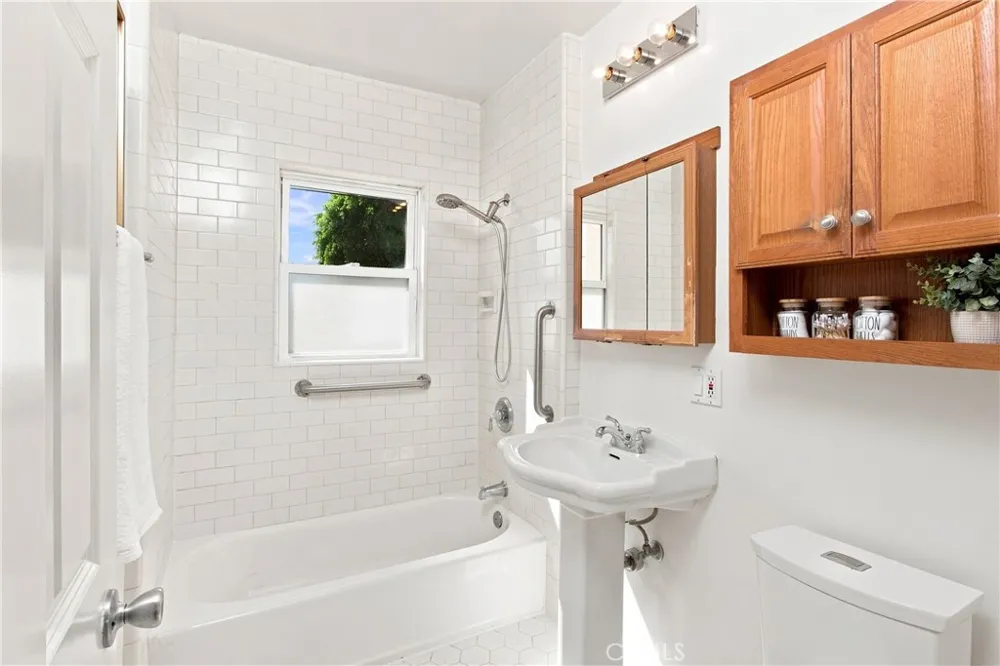 2207 Lamer Street Burbank, CA 91504