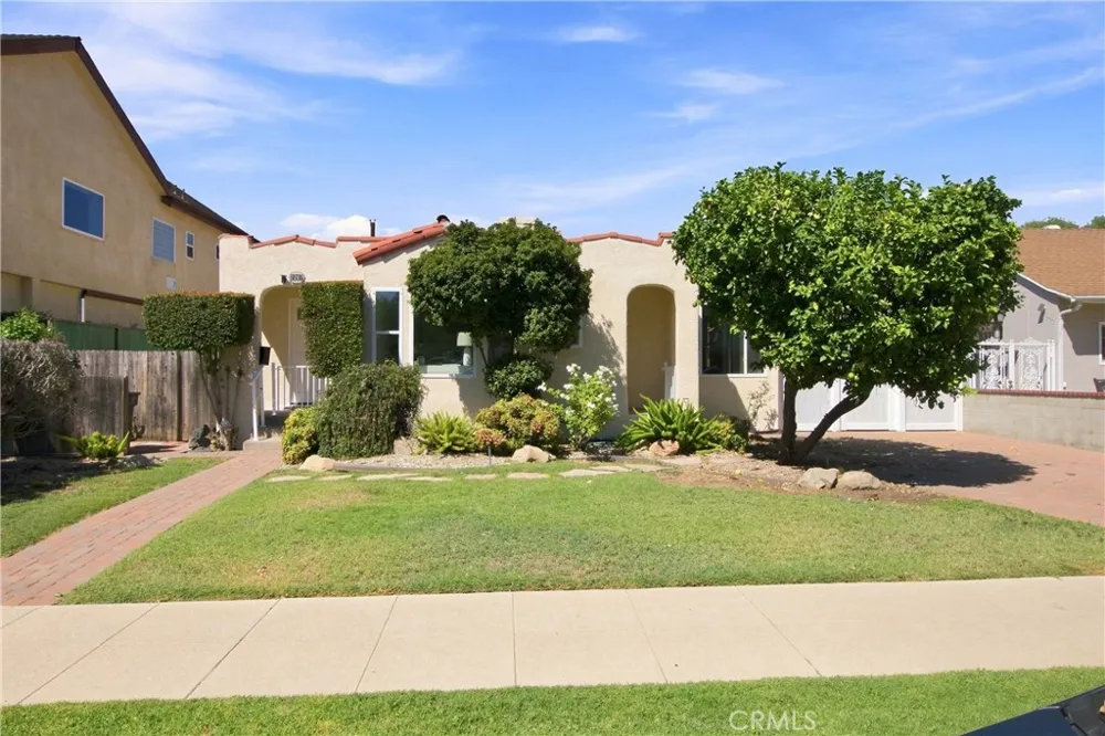 2207 Lamer Street Burbank, CA 91504