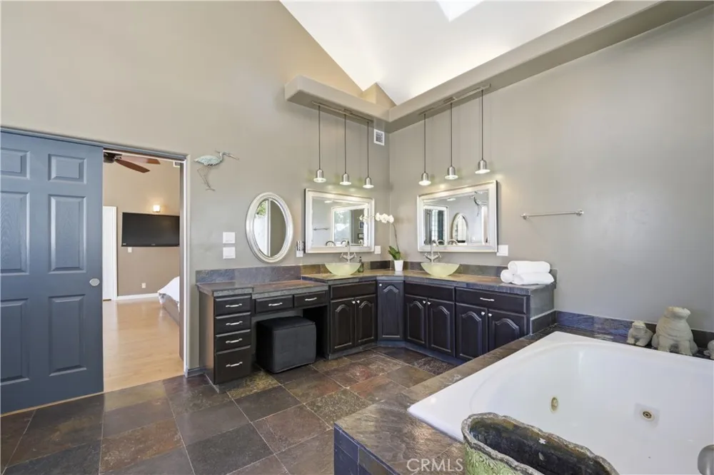 8621 Keokuk Winnetka, CA 91306