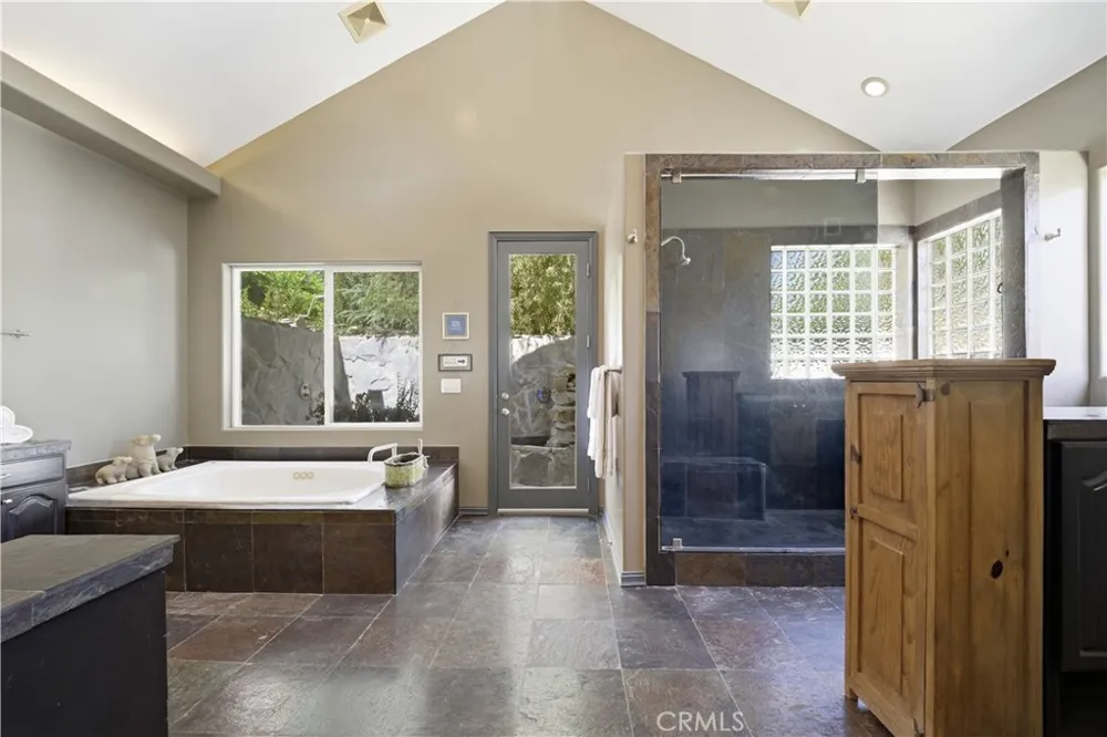 8621 Keokuk Winnetka, CA 91306
