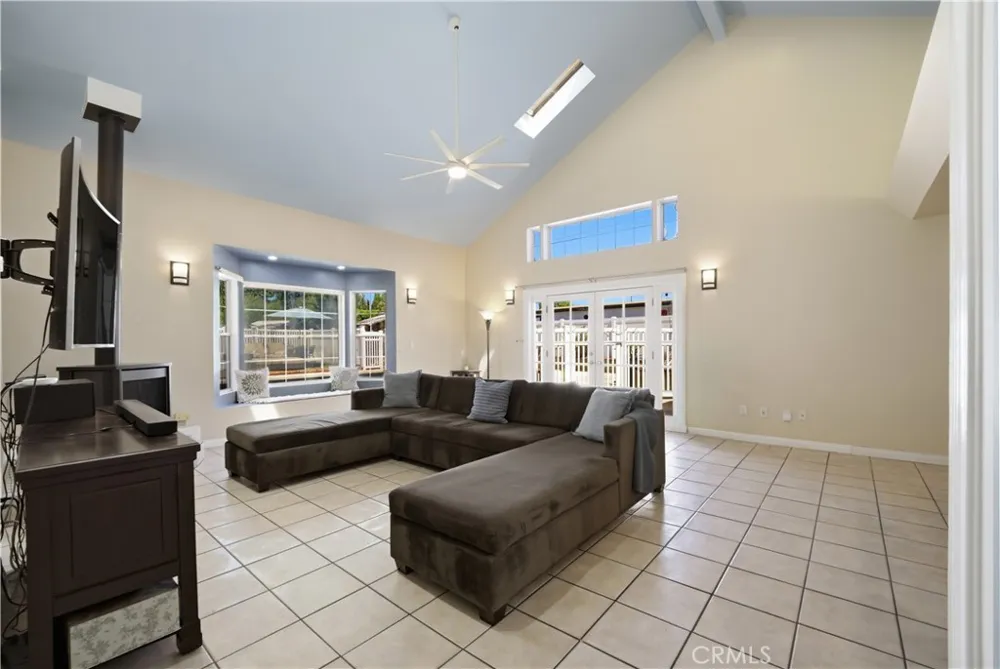 8621 Keokuk Winnetka, CA 91306