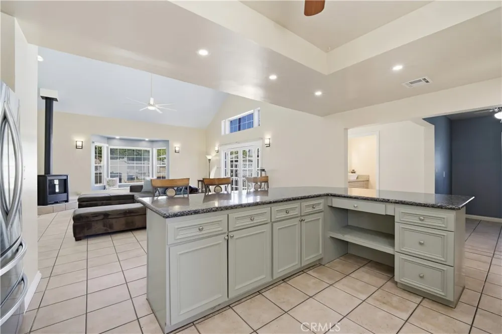 8621 Keokuk Winnetka, CA 91306
