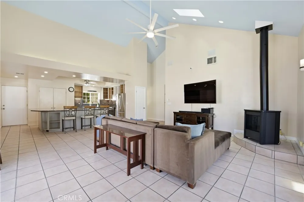 8621 Keokuk Winnetka, CA 91306