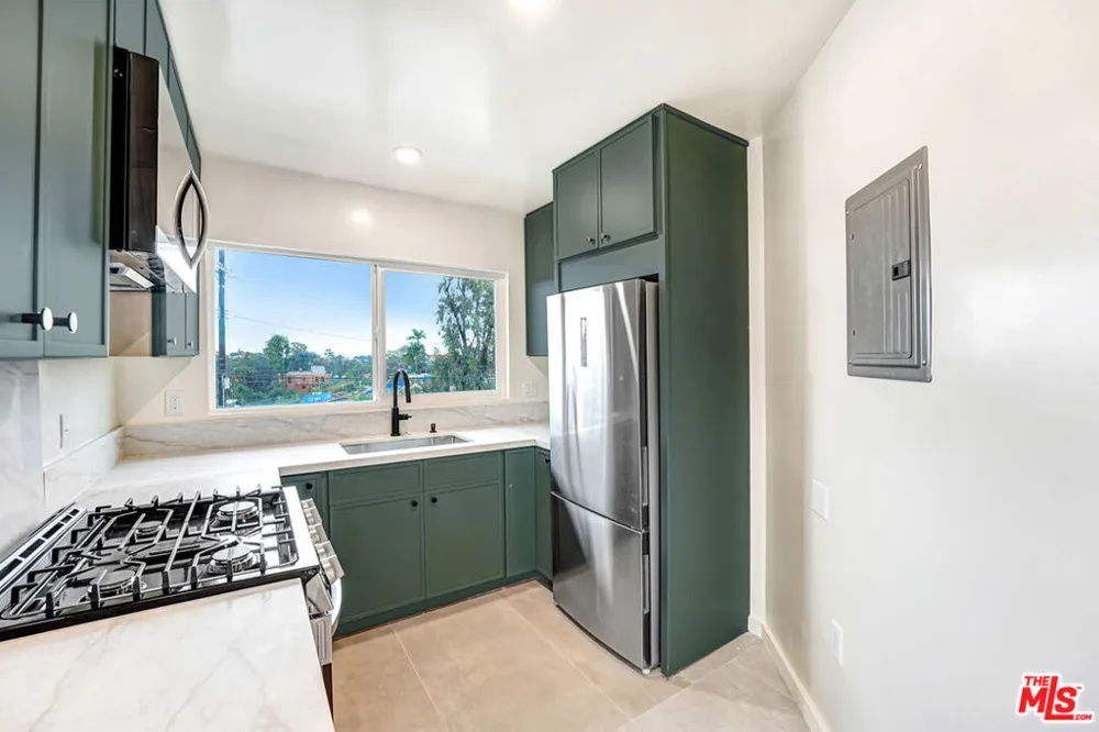 16185 W Sunset Blvd #5 Pacific Palisades, CA 90272