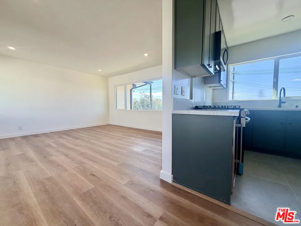 16185 W Sunset Blvd #5 Pacific Palisades, CA 90272