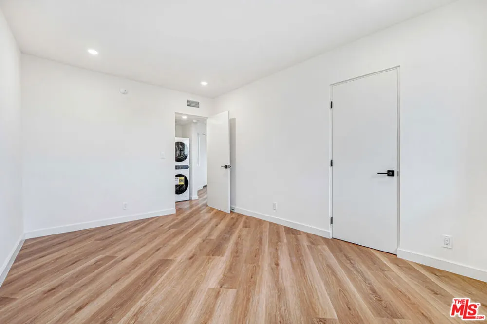 16185 W Sunset Blvd #5 Pacific Palisades, CA 90272