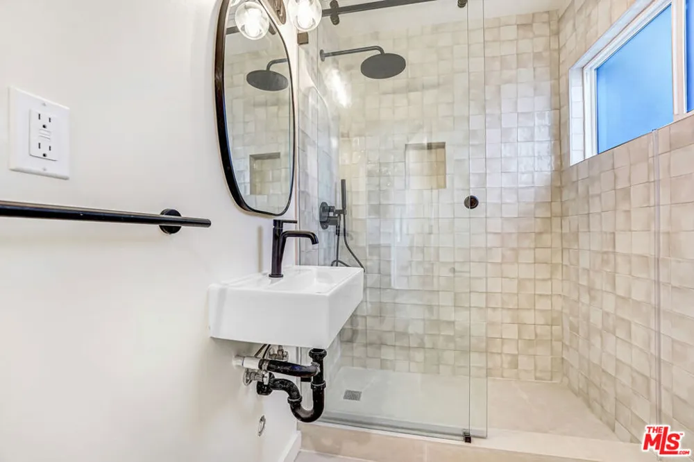 16185 W Sunset Blvd #5 Pacific Palisades, CA 90272
