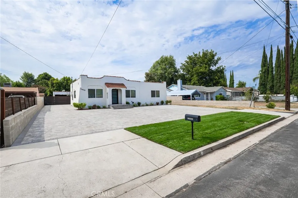 15808 Marlin Van Nuys, CA 91406