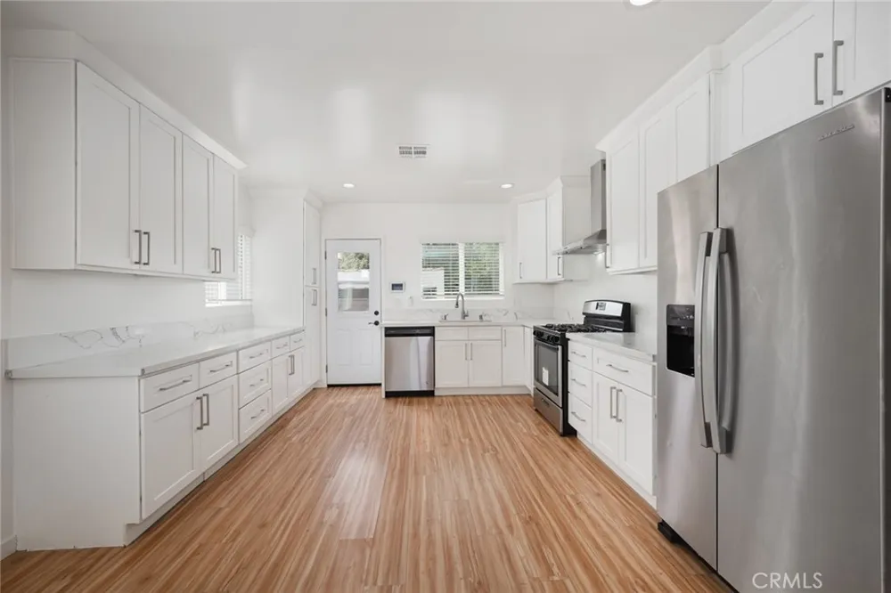 15808 Marlin Van Nuys, CA 91406