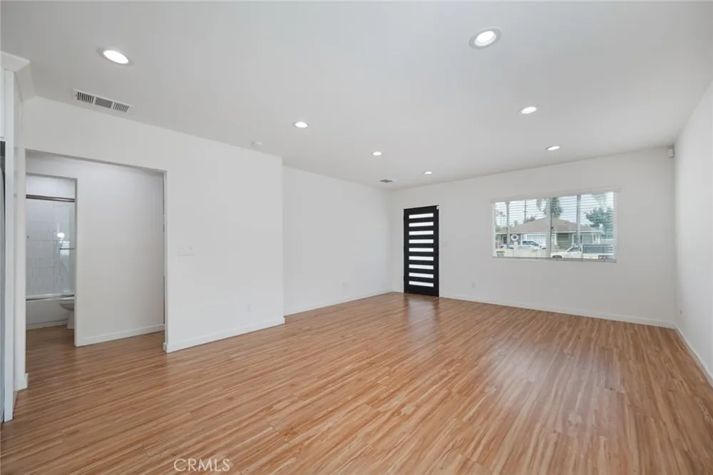 15808 Marlin Van Nuys, CA 91406