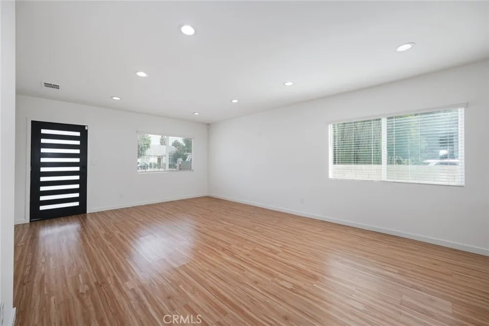 15808 Marlin Van Nuys, CA 91406