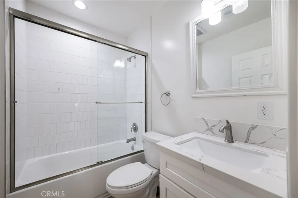 15808 Marlin Van Nuys, CA 91406
