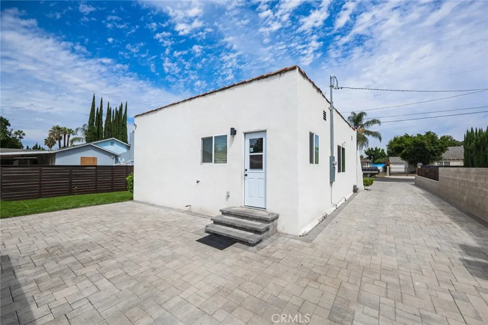 15808 Marlin Van Nuys, CA 91406