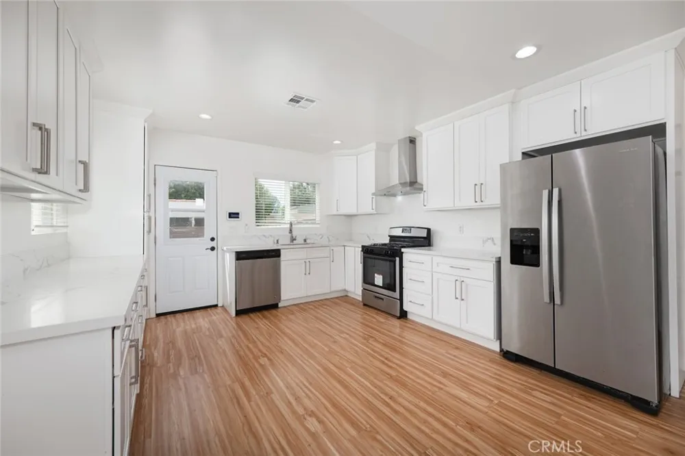 15808 Marlin Van Nuys, CA 91406