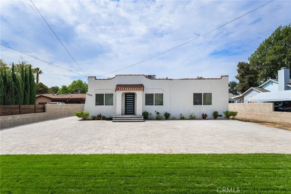 15808 Marlin Van Nuys, CA 91406