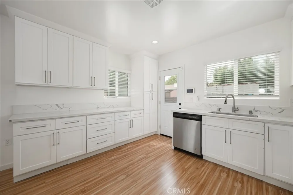 15808 Marlin Van Nuys, CA 91406