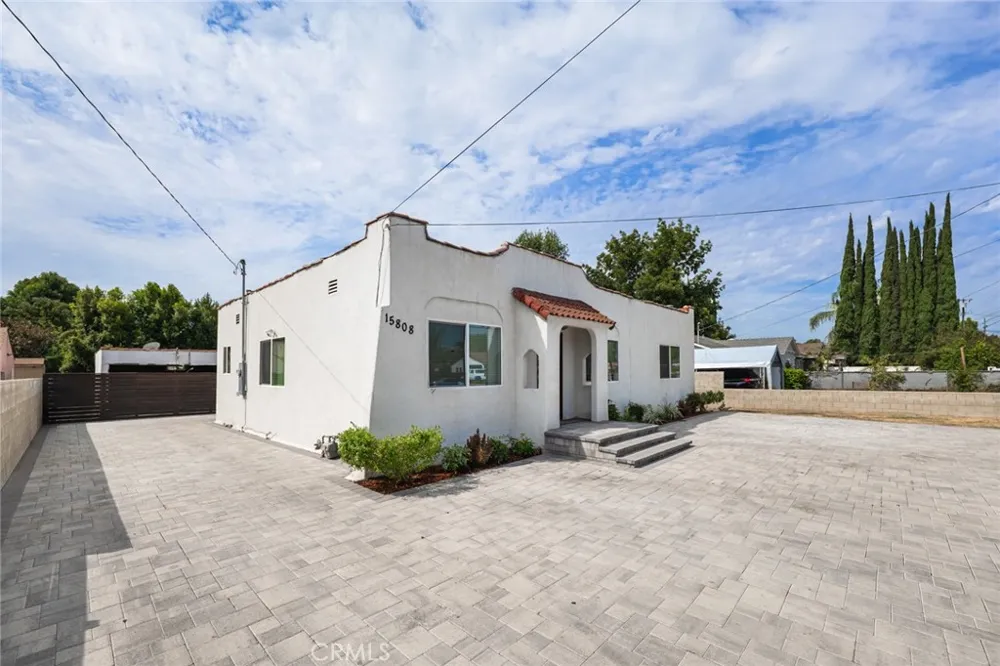 15808 Marlin Van Nuys, CA 91406