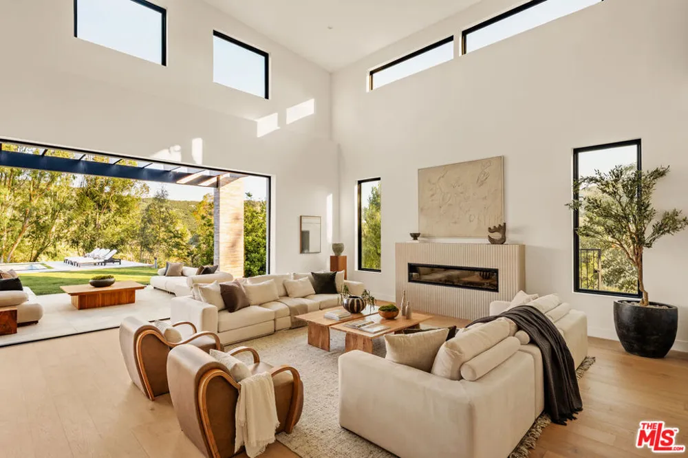38 Dapplegray Road Bell Canyon, CA 91307