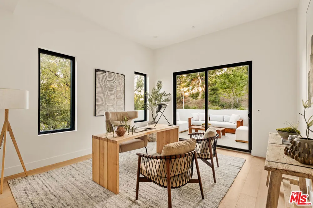38 Dapplegray Road Bell Canyon, CA 91307