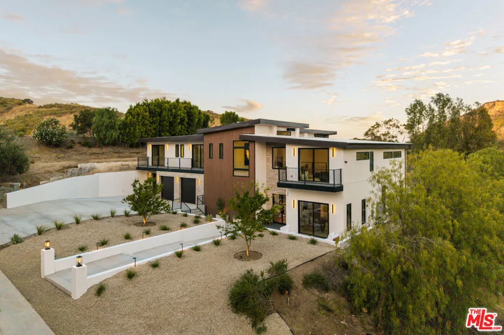 38 Dapplegray Road Bell Canyon, CA 91307