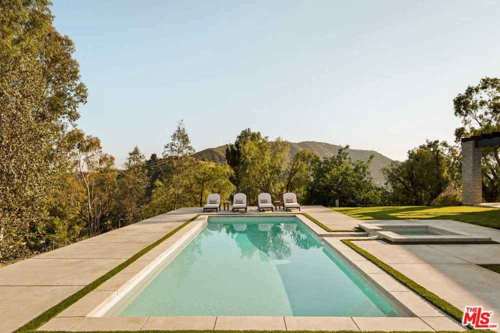 38 Dapplegray Road Bell Canyon, CA 91307
