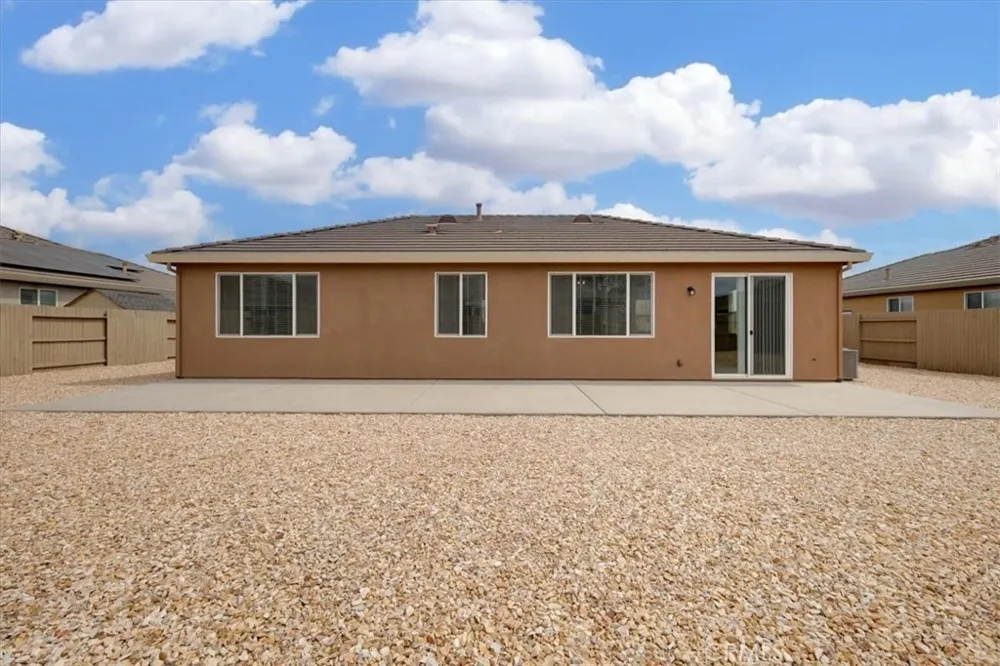 5658 Stonehaven Linda, CA 95901