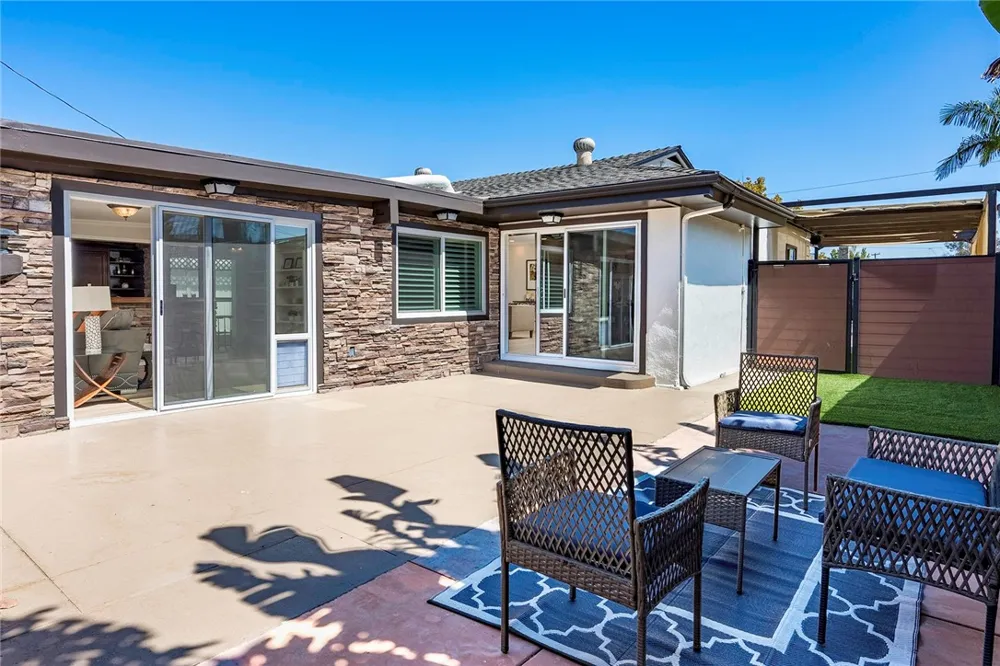 2425 Heather Long Beach, CA 90815