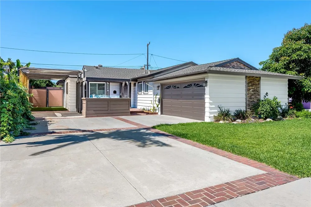2425 Heather Long Beach, CA 90815