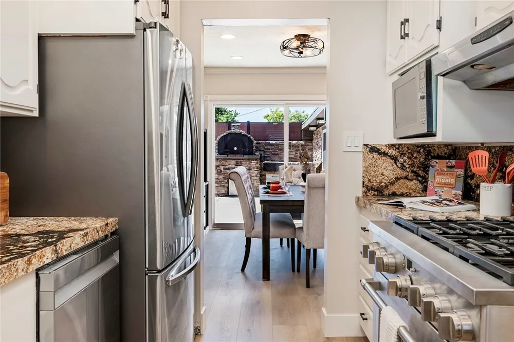 2425 Heather Long Beach, CA 90815